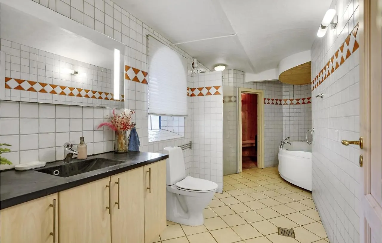 1 Bedroom Lovely Apartment In Esbjerg V